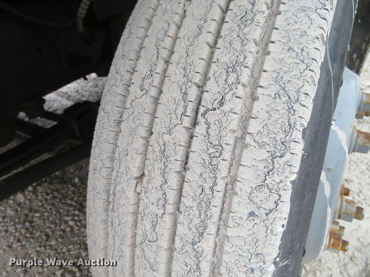 image for item DG3878 1993 Ford F700 flatbed truck