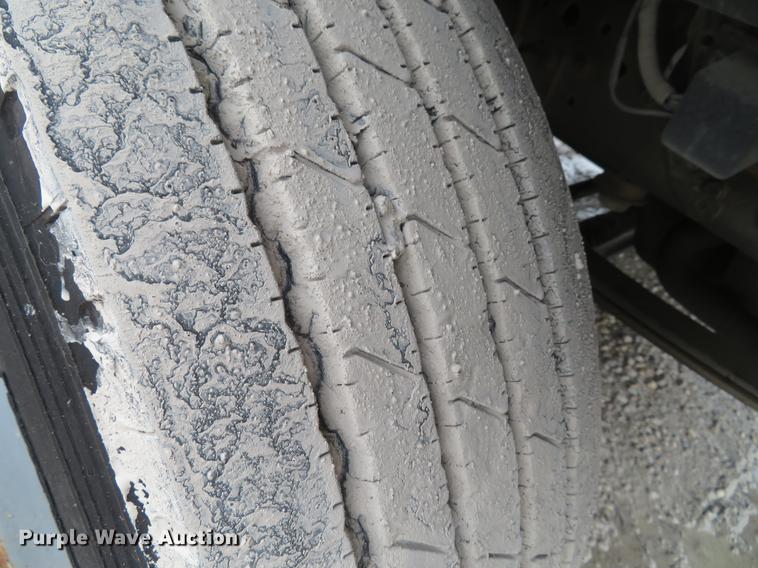 image for item DG3878 1993 Ford F700 flatbed truck