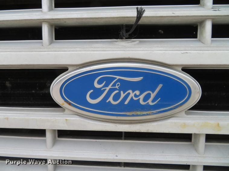 image for item DG3878 1993 Ford F700 flatbed truck