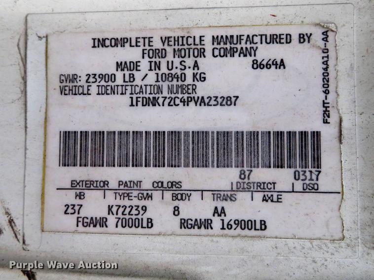 image for item DG3878 1993 Ford F700 flatbed truck