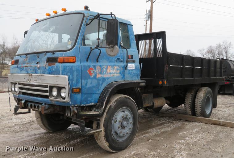 image for item DG3881 1985 GMC W7R042 flatbed truck