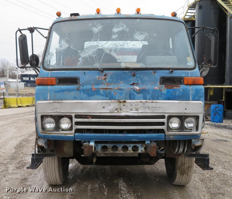 image for item DG3881 1985 GMC W7R042 flatbed truck