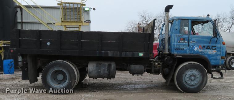 image for item DG3881 1985 GMC W7R042 flatbed truck