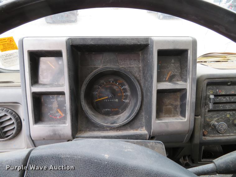 image for item DG3881 1985 GMC W7R042 flatbed truck