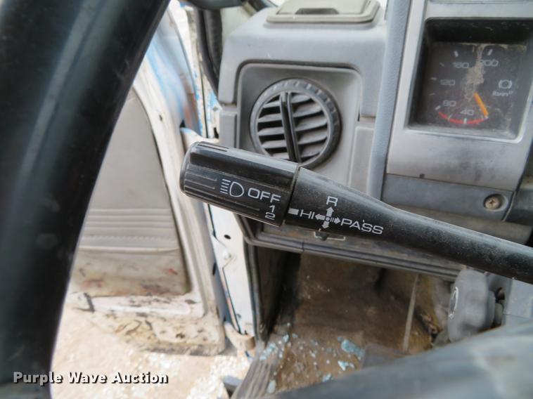 image for item DG3881 1985 GMC W7R042 flatbed truck