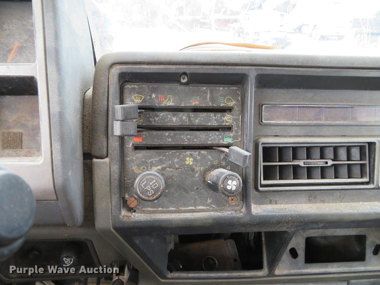 image for item DG3881 1985 GMC W7R042 flatbed truck