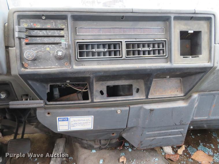 image for item DG3881 1985 GMC W7R042 flatbed truck