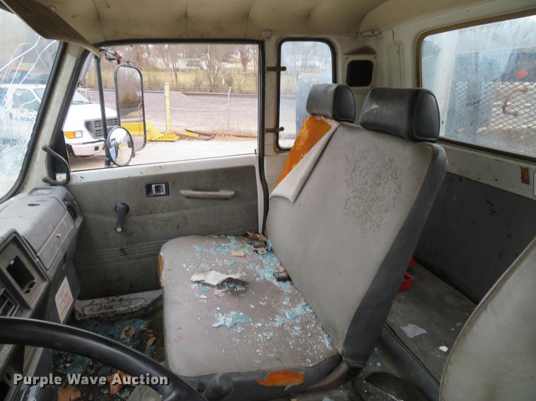 image for item DG3881 1985 GMC W7R042 flatbed truck