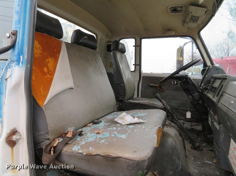 image for item DG3881 1985 GMC W7R042 flatbed truck