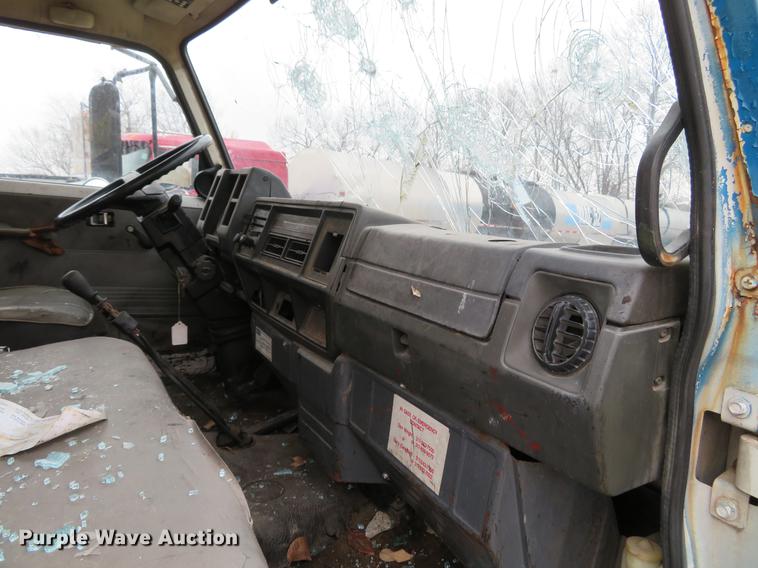 image for item DG3881 1985 GMC W7R042 flatbed truck