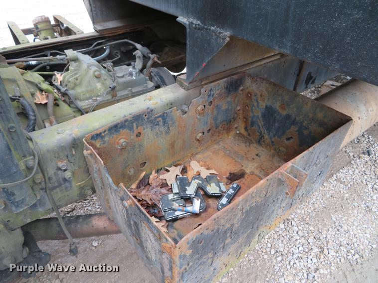 image for item DG3881 1985 GMC W7R042 flatbed truck