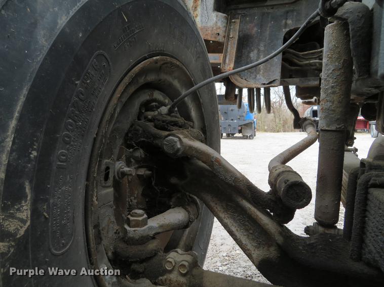 image for item DG3881 1985 GMC W7R042 flatbed truck