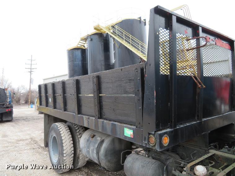 image for item DG3881 1985 GMC W7R042 flatbed truck