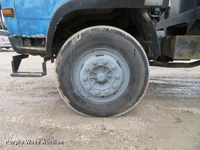 image for item DG3881 1985 GMC W7R042 flatbed truck