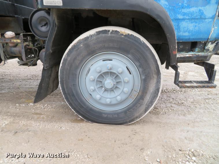 image for item DG3881 1985 GMC W7R042 flatbed truck