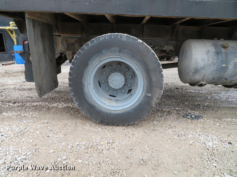 image for item DG3881 1985 GMC W7R042 flatbed truck