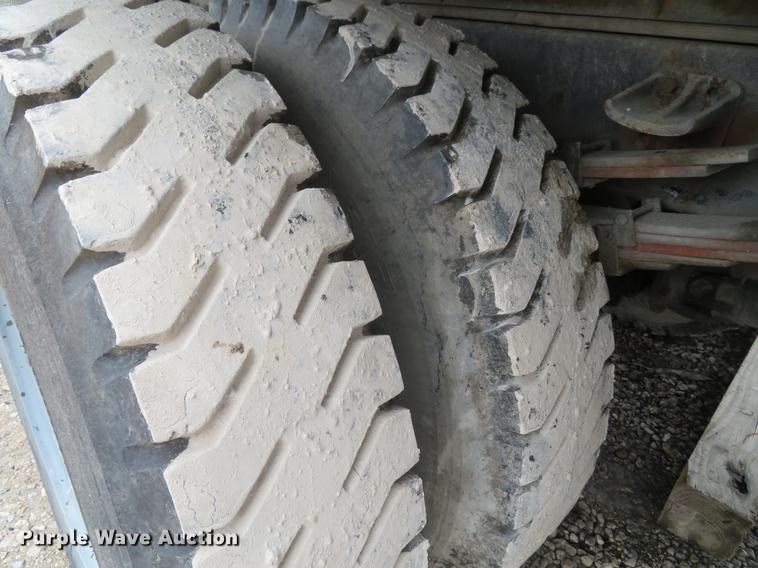 image for item DG3881 1985 GMC W7R042 flatbed truck