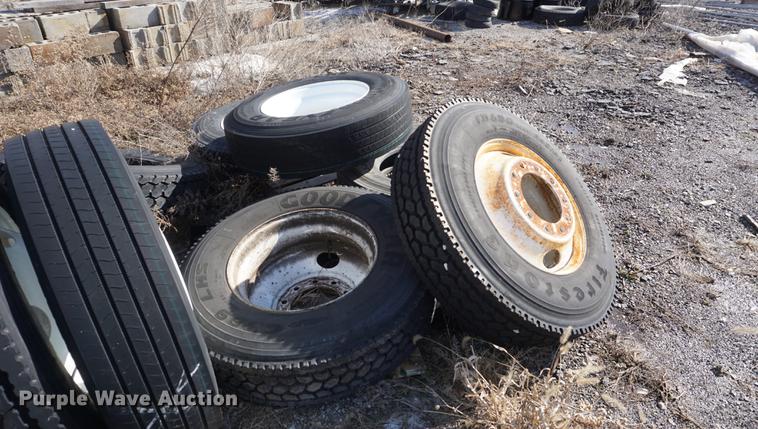 image for item DI9121 (15) 22.5 tires and wheels