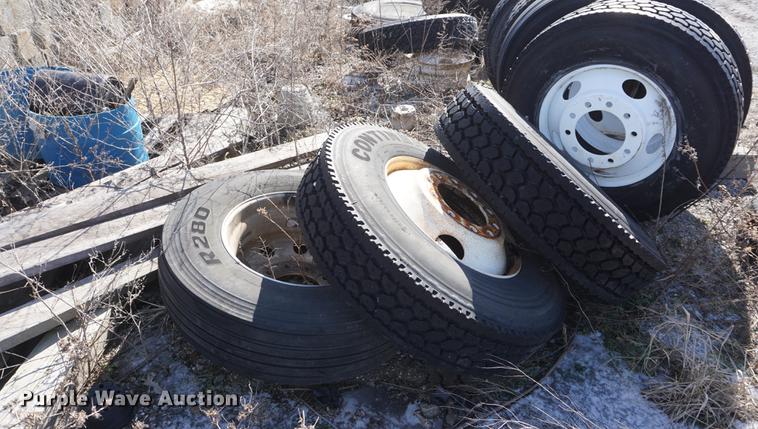 image for item DI9121 (15) 22.5 tires and wheels