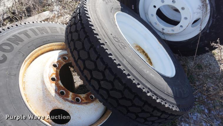 image for item DI9121 (15) 22.5 tires and wheels