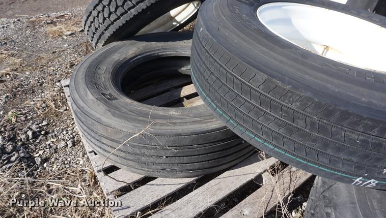 image for item DI9121 (15) 22.5 tires and wheels