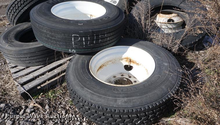 image for item DI9121 (15) 22.5 tires and wheels