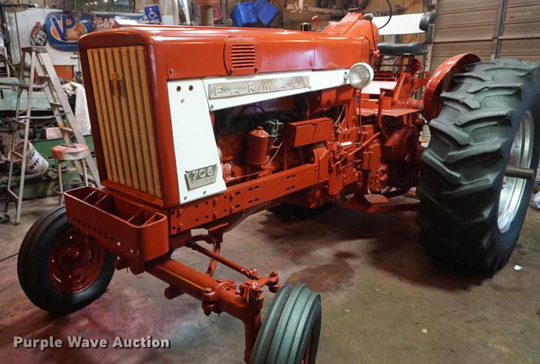 image for item DI9344 1964 Farmall 706 tractor