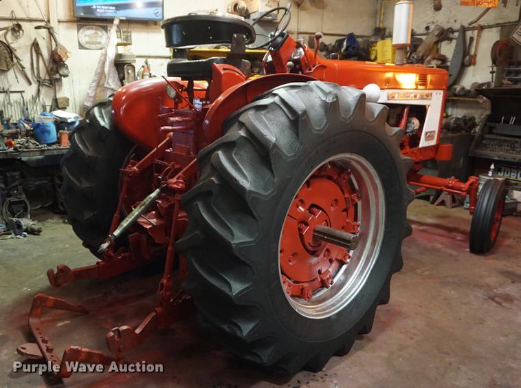 image for item DI9344 1964 Farmall 706 tractor