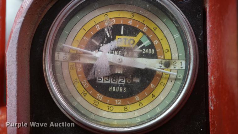 image for item DI9344 1964 Farmall 706 tractor