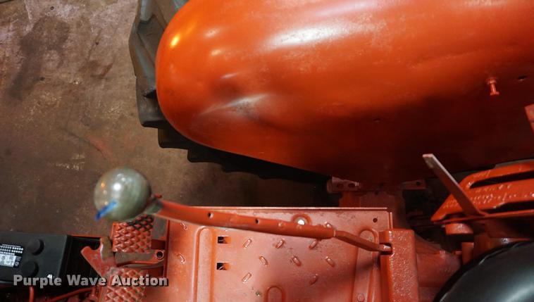 image for item DI9344 1964 Farmall 706 tractor