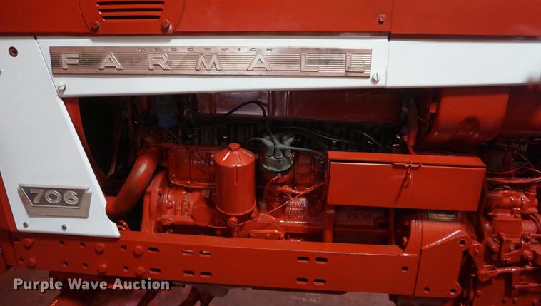 image for item DI9344 1964 Farmall 706 tractor