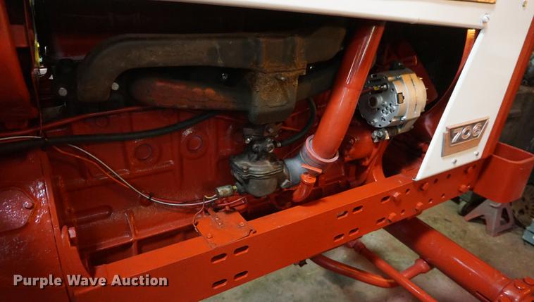 image for item DI9344 1964 Farmall 706 tractor