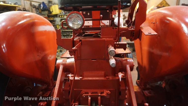 image for item DI9344 1964 Farmall 706 tractor