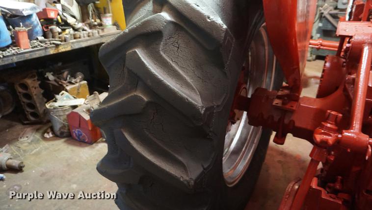 image for item DI9344 1964 Farmall 706 tractor