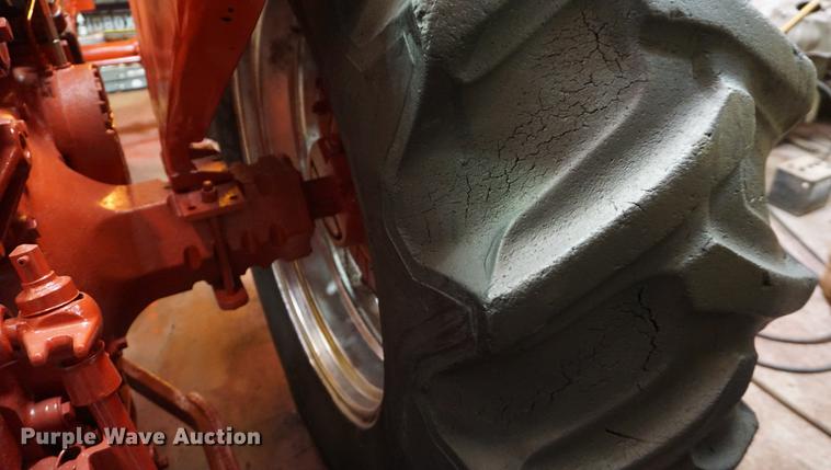 image for item DI9344 1964 Farmall 706 tractor