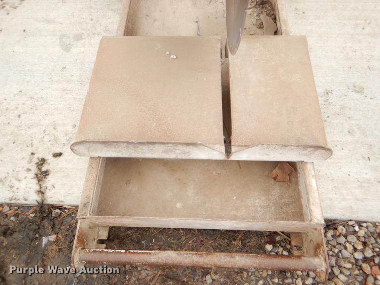 image for item EA9198 Edge concrete tile saw