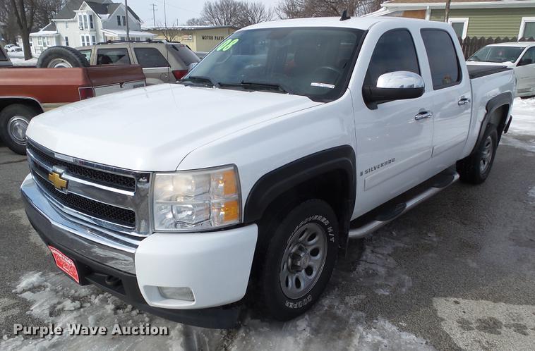 image for item EM9074 2008 Chevrolet Silverado 1500 Crew Cab pickup truck