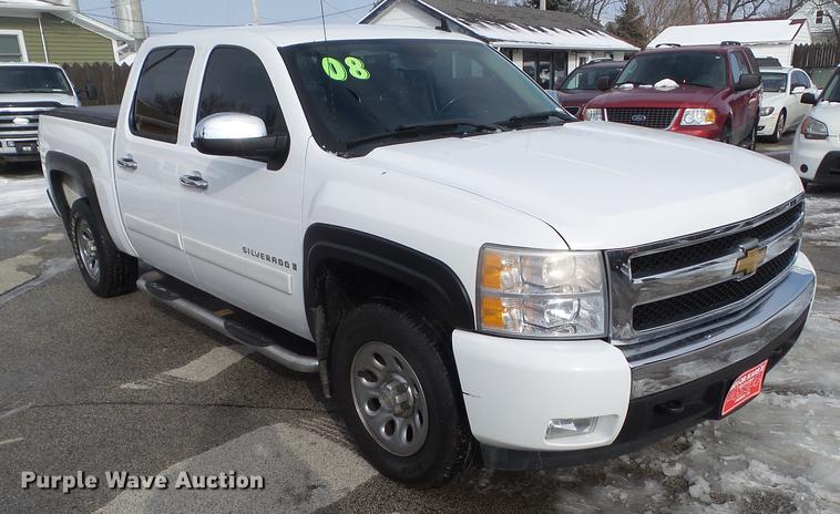 image for item EM9074 2008 Chevrolet Silverado 1500 Crew Cab pickup truck