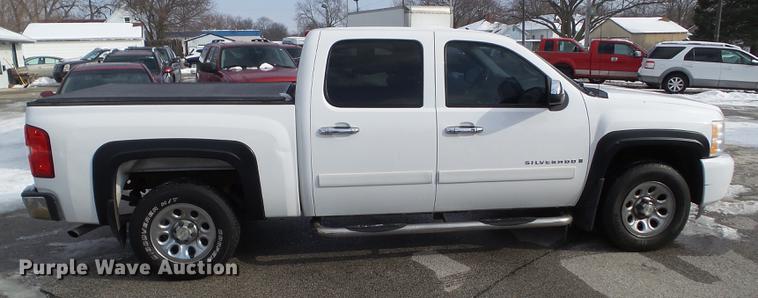 image for item EM9074 2008 Chevrolet Silverado 1500 Crew Cab pickup truck