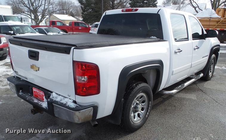 image for item EM9074 2008 Chevrolet Silverado 1500 Crew Cab pickup truck