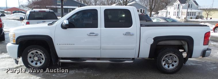 image for item EM9074 2008 Chevrolet Silverado 1500 Crew Cab pickup truck