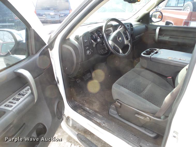 image for item EM9074 2008 Chevrolet Silverado 1500 Crew Cab pickup truck