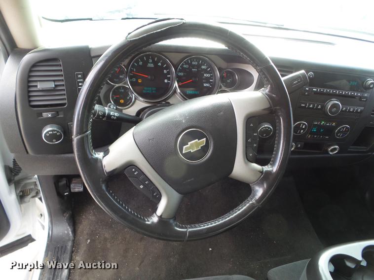 image for item EM9074 2008 Chevrolet Silverado 1500 Crew Cab pickup truck