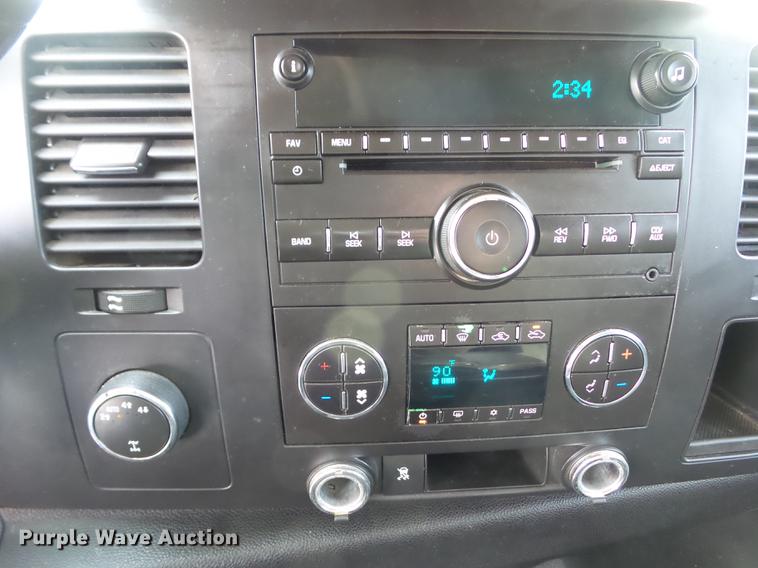 image for item EM9074 2008 Chevrolet Silverado 1500 Crew Cab pickup truck