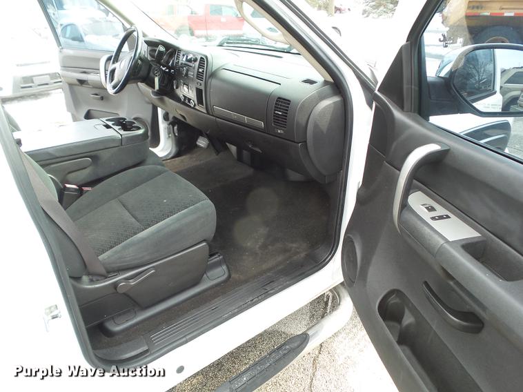 image for item EM9074 2008 Chevrolet Silverado 1500 Crew Cab pickup truck