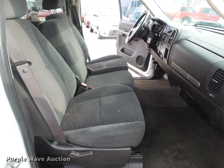 image for item EM9074 2008 Chevrolet Silverado 1500 Crew Cab pickup truck