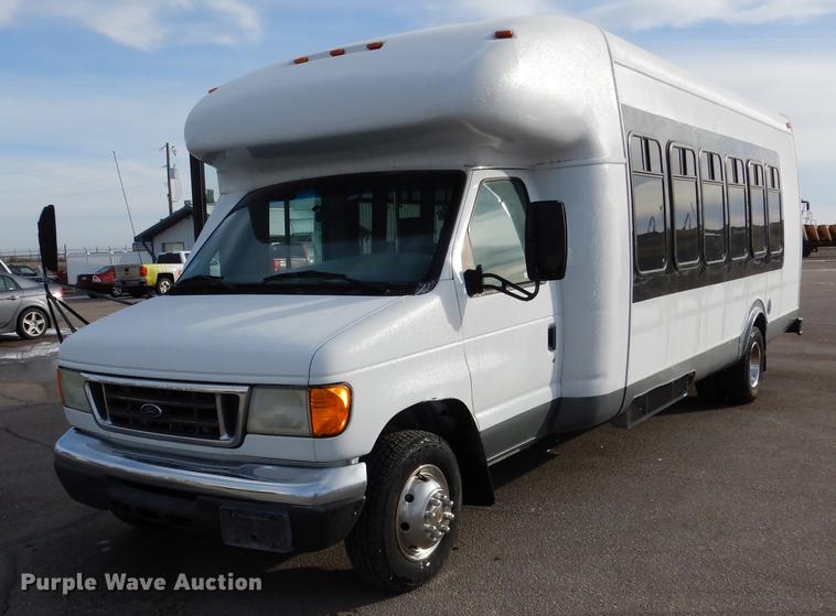 image for item FA9266 2005 Ford Econoline E450 shuttle bus