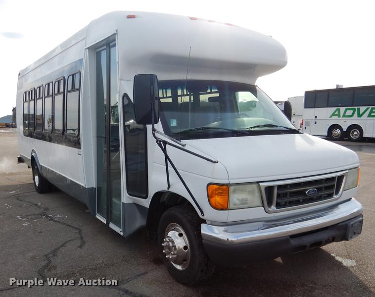 image for item FA9266 2005 Ford Econoline E450 shuttle bus