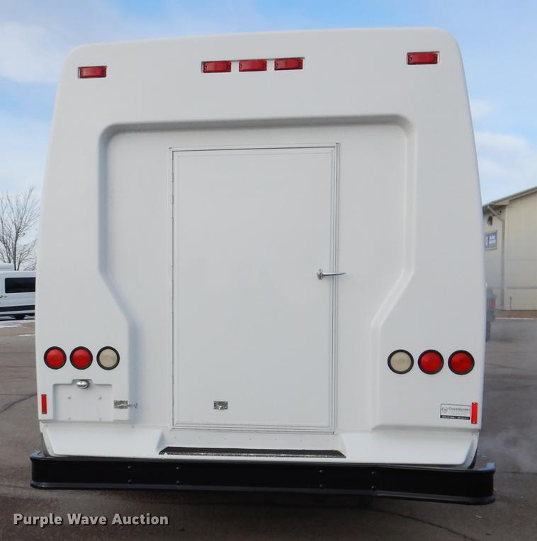 image for item FA9266 2005 Ford Econoline E450 shuttle bus