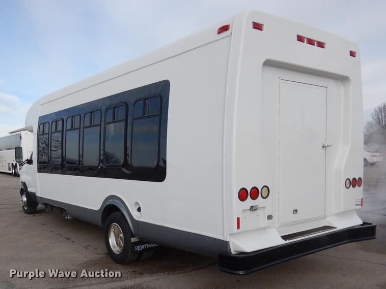 image for item FA9266 2005 Ford Econoline E450 shuttle bus